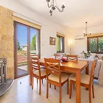 The River House بيت للعطل Trimiklini