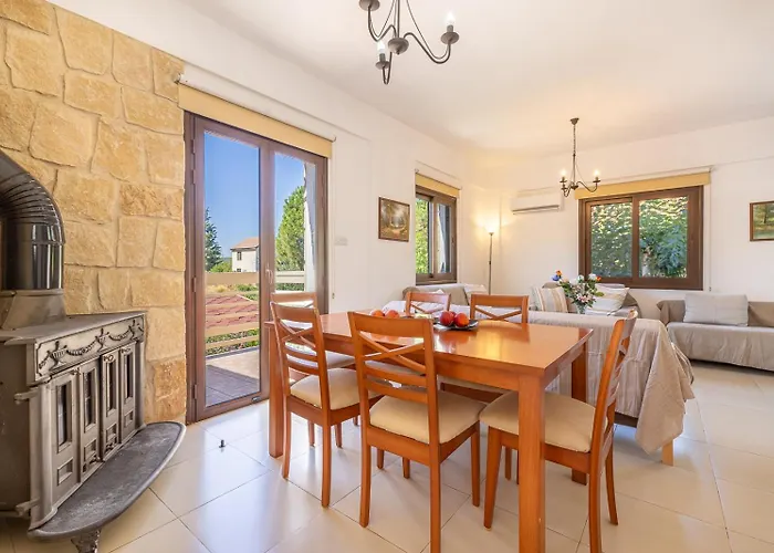 The River House בית נופש Trimiklini